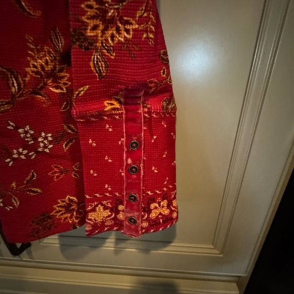 WOMENS Sundance size large thermal top never worn button cuffs - Picture 2 of 3